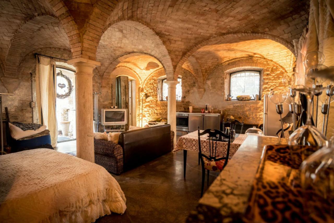 Lo Scrigno Di Lara Villa Ceresara Екстериор снимка